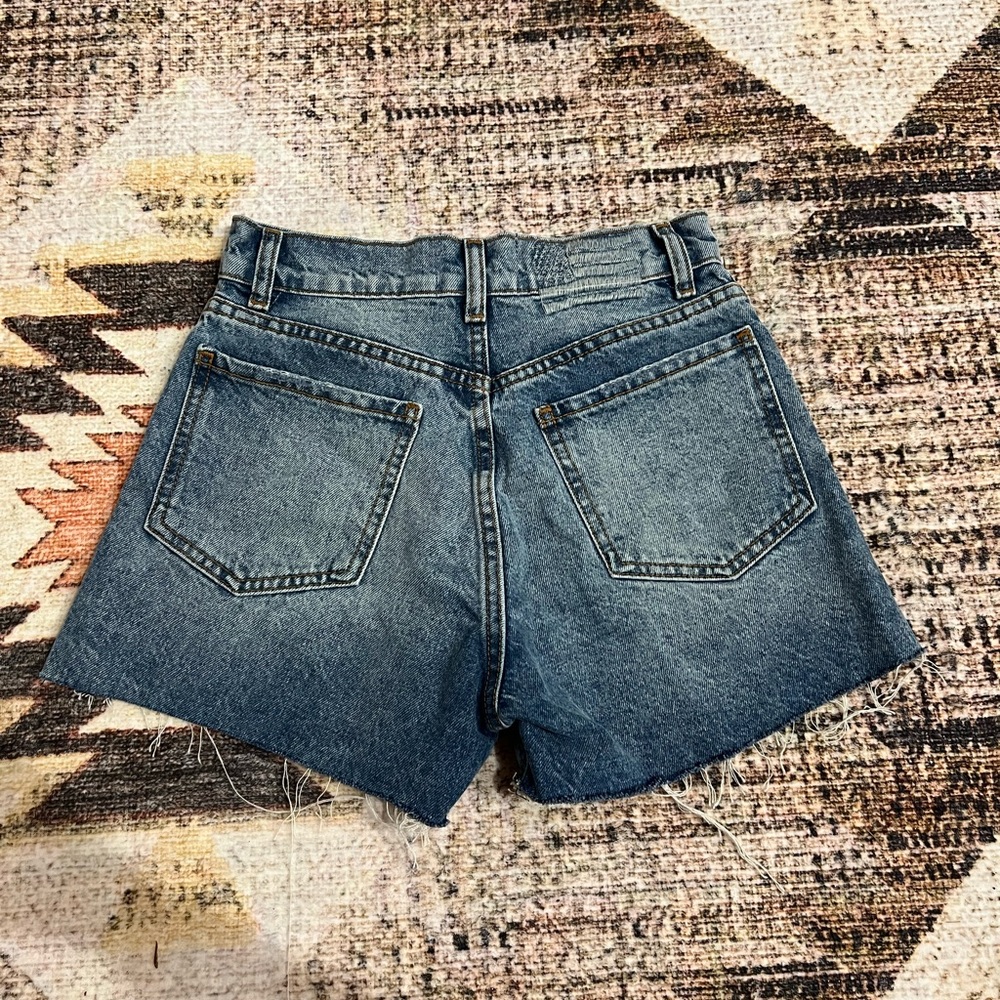 NWT Revice Woman’s OC Boardwalk Cutoffs Medium Wash Denim Shorts Size 25 - Picture 3 of 5